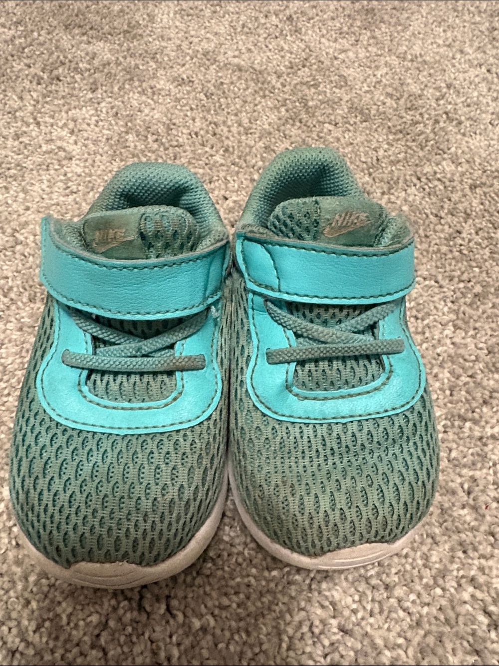 Nike toddler Teal/Turquoise Mesh Sneakers 5C